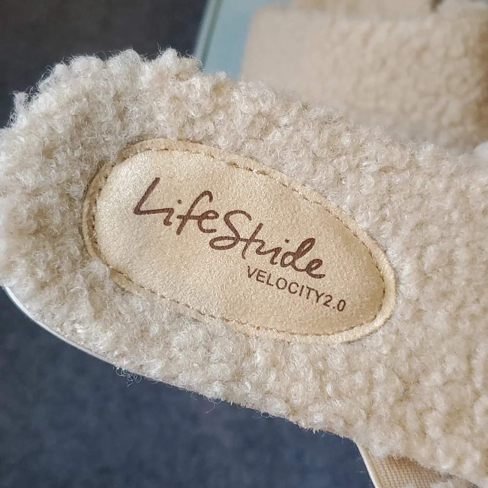 New Cute Fuzzy Sandals - Picture 6 of 7
